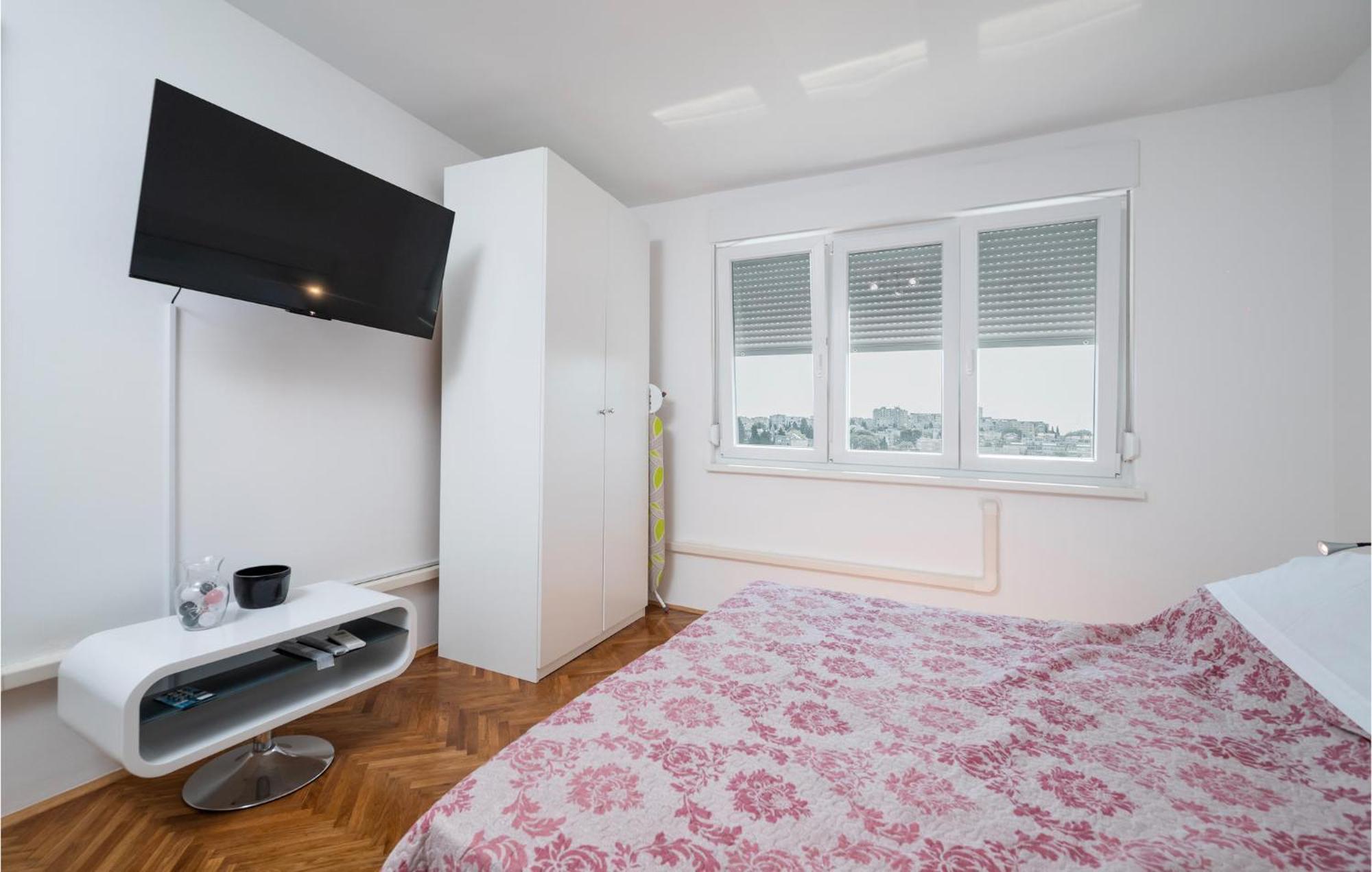 1 Bedroom Lovely In